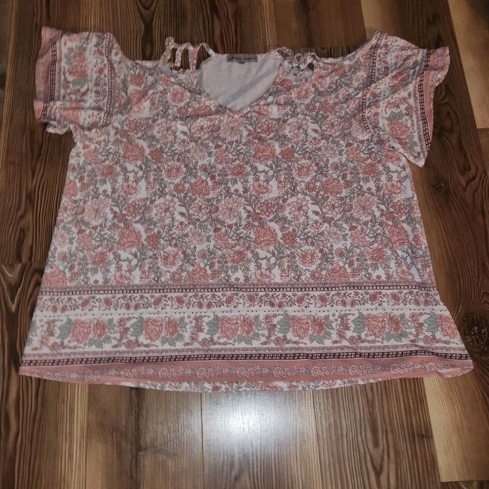 Absolutely Famous 3x top cutout shoulders